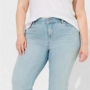 NWT Torrid Bombshell Flare Premium Stretch High-Rise Jean